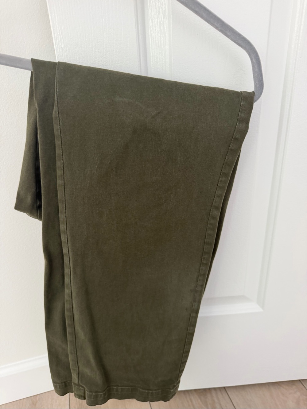 Men's Olive Green Casual Pants. New. Banana Republic
